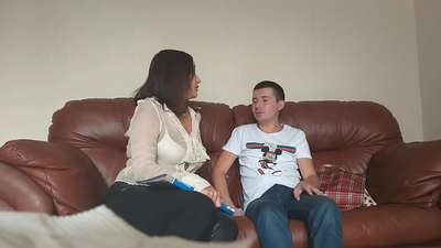 害羞的学生性交贪得无厌的老师（Milf Alina Tumanova）。